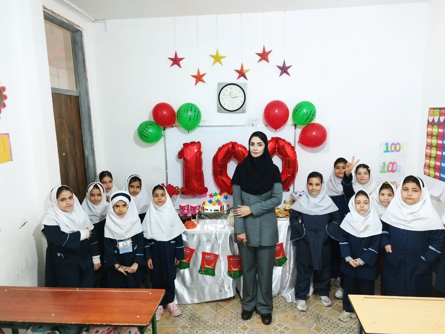 لحظاتی از شور و شادی دانش آموزان پایه دوم در جشن صد